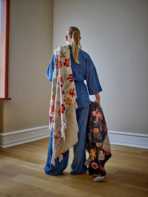 Vivielle Woven Throw with Floral Design