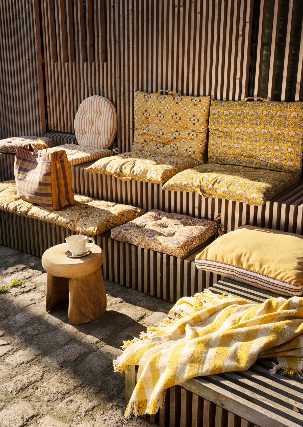 Stylish Printed Cotton Mattress in Warm Tones