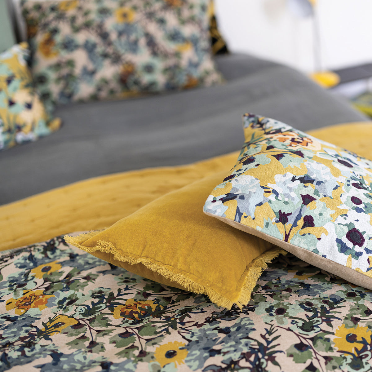 Throw Fara Mirabelle