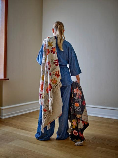Vivielle Woven Throw with Floral Design